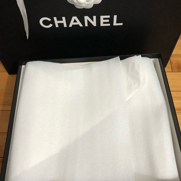 Authentic Chanel Magnetic Gift boxes and shopping bags collections - Picture 4 of 16